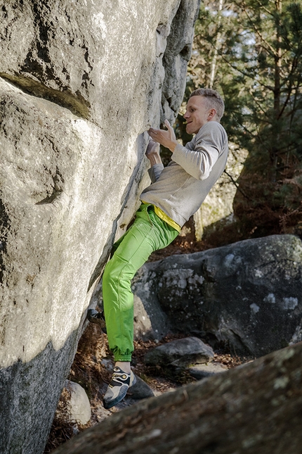 C'était demain, Fontainebleau, boulder, Jacky Godoffe, Jakob Schubert, Anna Stöhr - Jakob Schubert attempting C'était demain 8A at Fontainebleau, France