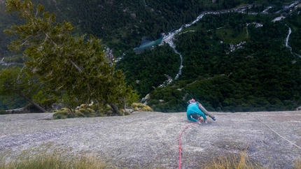 Val di Mello, Precipizio degli Asteroidi, Olandese volante, Simone Pedeferri, Luca Schiera - Simone Pedeferri and Luca Schiera making the first ascent of 'Olandese volante' (370m, 7c+/8a), Precipizio degli Asteroidi, Val di Mello, June 2017