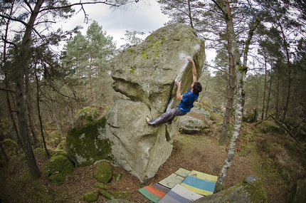 Niccolò Ceria, Fontainebleau - Niccolò Ceria su Menhir 7C, Fontainebleau