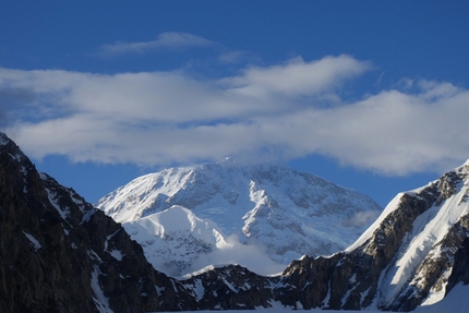 Denali, Alaska, Diretta Slovacca, McKinley, David Bacci, Luca Moroni - Il versante sud del Denali dove corre la Diretta Slovacca sul Denali in Alaska, ripetuta in 5 giorni di scalata nel giugno 2017 da David Bacci e Luca Moroni