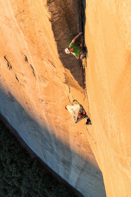 Dihedral Wall, El Capitan, Yosemite, Katharina Saurwein, Jorg Verhoeven - Jorg Verhoeven tackling the Black Arch pitch on the Dihedral Wall, El Capitan, Yosemite: 40 meters of technical stemming, 5.13d