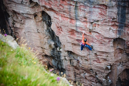 Pembroke, Wales, Barbara Zangerl, Lara Neumeier, Roland Hemetzberger, Jacopo Larcher  - Lara Neumeier climbing Chupacabra at Huntsman’s Leap, Pembroke, Wales, June 2017