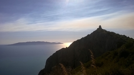 Argentario, Toscana - Tramonto a Capo d'Uomo. Sullo sfondo il Giglio e Montecristo, Argentario, Toscana