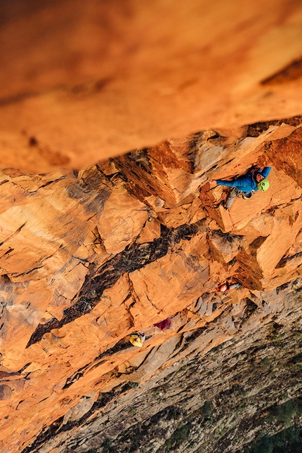 Ruby Supernova, Slanghoek Peak, Du Toits Kloof Mountains, South Africa - Making the first ascent of Ruby Supernova, Slanghoek Peak, South Africa (Ines Papert, Joseph Pfnür, Luka Lindič e Paul McSorley June 2017)