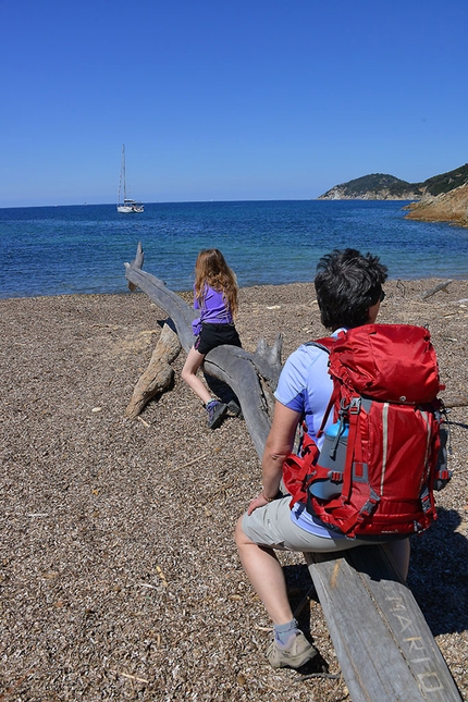 Isola d'Elba, Toscana, camminare - Isola d'Elba: camminare da Biodola a Procchion sul sentiero tra mare e spiagge dorate