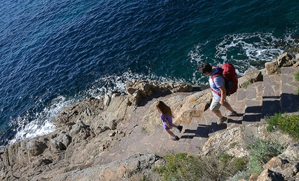 Isola d'Elba, Toscana, camminare - Isola d'Elba: camminare da Biodola a Procchion sul sentiero tra mare e spiagge dorate