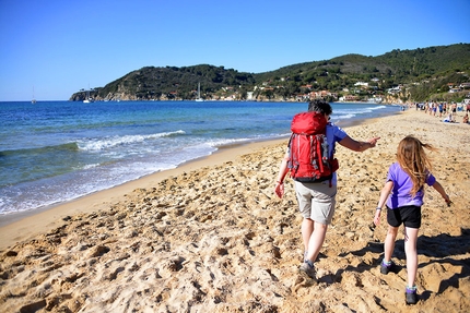 Isola d'Elba, Toscana, camminare - Isola d'Elba: camminare da Biodola a Procchion sul sentiero tra mare e spiagge dorate