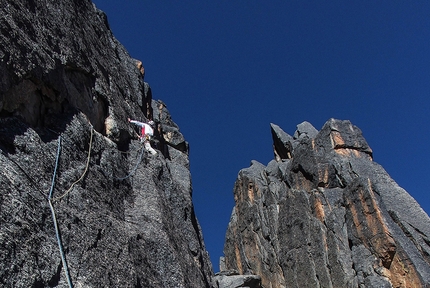 Bolivia, Cordillera Quimsa Cruz, Gran Muralla, Enrico Rosso  - Gran Muralla (Cordillera Quimsa Cruz): making the first ascent of 'Kamasa' (250m, 6b, A2)