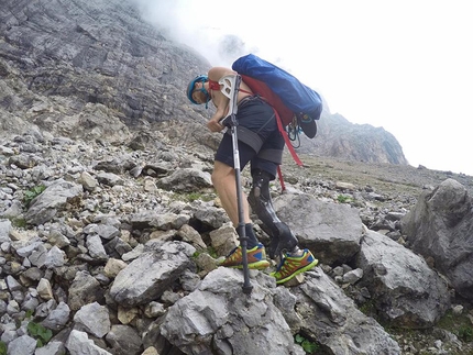 Don Quixote, con tre gambe ed una protesi sulla sud della Marmolada. Di Siebe Vanhee