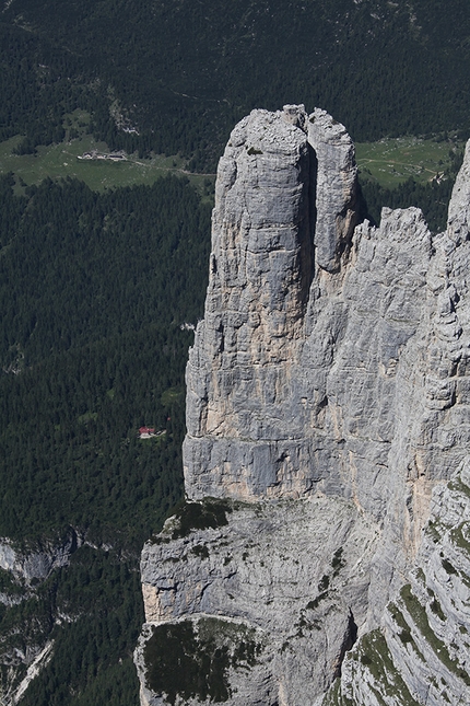 Torre Trieste, Civetta, Dolomiti, Manrico Dell'Agnola - La Torre Trieste in Dolomiti vista dall'alto