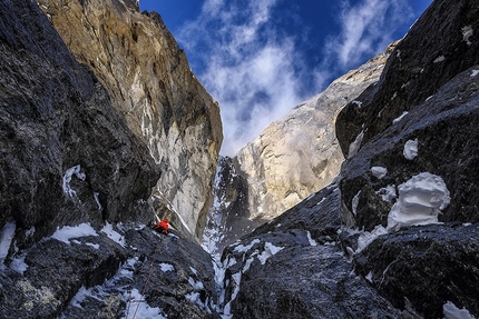 Kishtwar Himalaya, Aleš Česen, Marko Prezelj, Urban Novak, Arjuna, P6013 - Durante il primo giorno sulla parete ovest di Arjuna