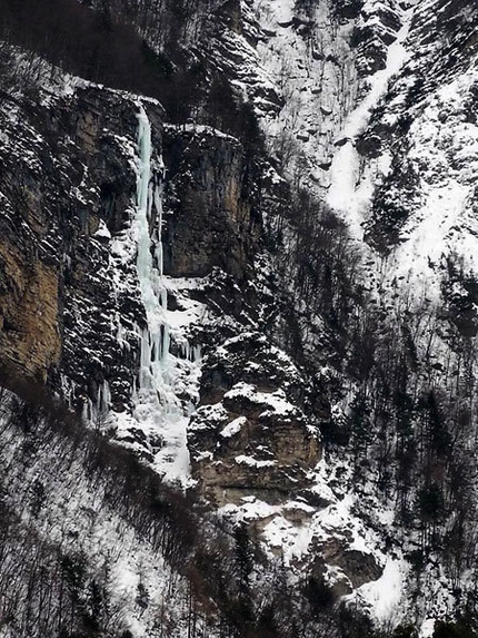 Passo della Fricca, Prealpi Venete - La cascata 