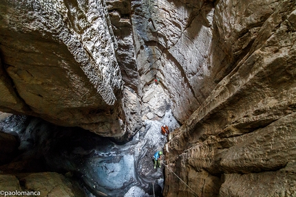 Nevee Outdoor Festival 2017, Sella Nevea - Speleologia al Nevee Outdoor Festival 2017: una calata di 40m nel vuoto all’interno della Grotta del Ghiaccio