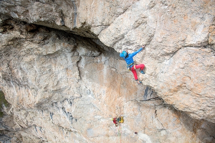 Simon Gietl, Andrea Oberbacher, Oblivion, Piz Ander, Dolomiti, Alta Badia - Simon Gietl breaching the obvious roof of Oblivion, first ascended with Andrea Oberbacher up Piz Ander in the Dolomites