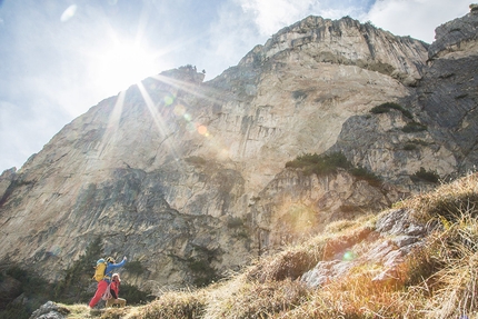 Simon Gietl, Andrea Oberbacher, Oblivion, Piz Ander, Dolomiti, Alta Badia - Simon Gietl and Andrea Oberbacher observing the Piz Ander face in the Dolomites that hosts their climb Oblivion