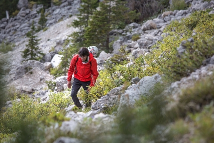 Hansjörg Auer, Marmolada, Piz Ciavazes, Sass dla Crusc, Dolomiti - Hansjörg Auer camminando verso il Piz Ciavazes, Sella