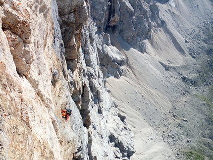 Federica Mingolla, Chimera verticale, Civetta, Dolomites - Francesco Rigon climbing Chimera verticale on Civetta, repeated with Federica Mingolla