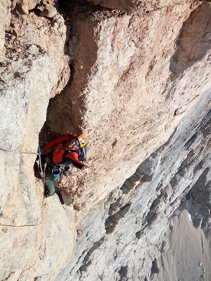 Federica Mingolla, Chimera verticale, Civetta, Dolomites - Francesco Rigon climbing Chimera verticale on Civetta, Dolomites