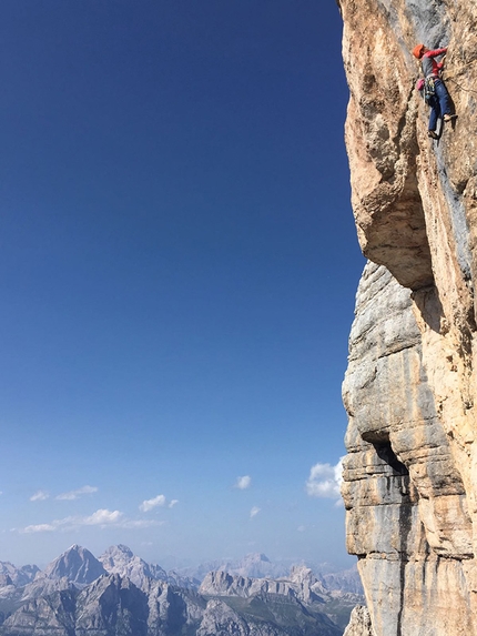 Federica Mingolla, Francesco Rigon, Chimera verticale, Civetta, Dolomiti - Federica Mingolla sulla parta alta di Chimera verticale, Civetta, Dolomiti, insieme a Francesco Rigon