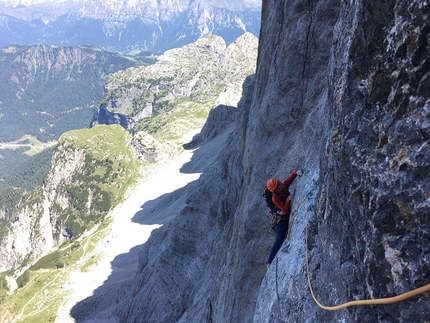 Federica Mingolla, Chimera verticale, Civetta, Dolomites - Federica Mingolla on the lower section of Chimera verticale, Civetta, Dolomites, climbed with Francesco Rigon