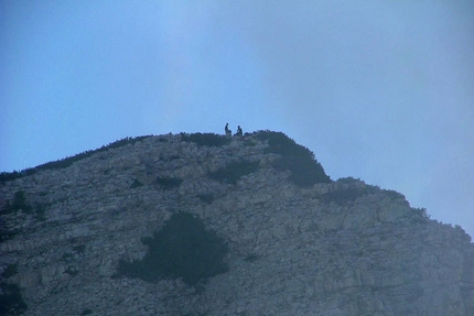 Spiz di Lagunàz - Pietro Dal Prà e Alessandro Rudatis in cima allo Spiz di Lagunaz, Pilastro Ovest – Pale di San Lucano (Dolomiti).