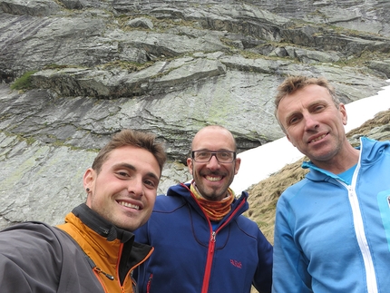 Val di Mello, Qualido, Gran Diedro della Marocca, Simone Manzi, Andrea Mariani, Marco Gianola - Marco Gianola, Simone Manzi edAndrea Mariani durante l'apertura di 'Gran Diedro della Marocca' alla parete est del Monte Qualido, Val di Mello