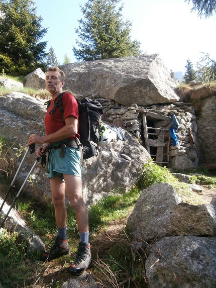 Val di Mello, Qualido, Gran Diedro della Marocca, Simone Manzi, Andrea Mariani, Marco Gianola - During the first ascent of 'Gran Diedro della Marocca' Monte Qualido Est Face, Val di Mello