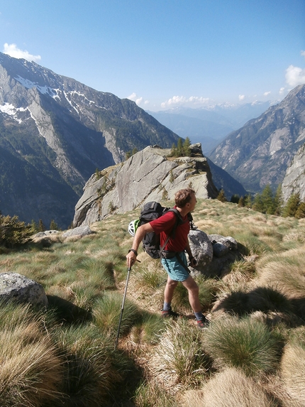 Val di Mello, Qualido, Gran Diedro della Marocca, Simone Manzi, Andrea Mariani, Marco Gianola - Durante l'apertura di 'Gran Diedro della Marocca' alla parete est del Monte Qualido, Val di Mello