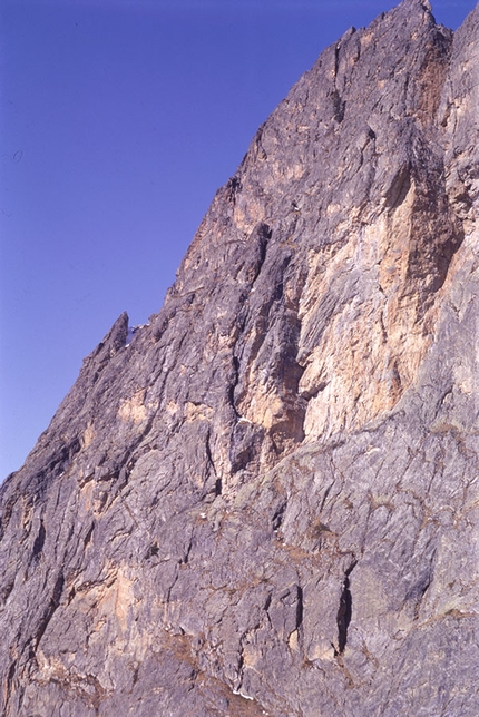 Mike Kosterlitz e il Nuovo mattino: gli anni favolosi dell'arrampicata raccontati da Ugo Manera - Via dei tetti a Z alla Rocca Provenzale aperta da Ugo Manera