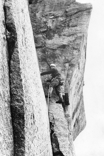 Mike Kosterlitz e il Nuovo mattino: gli anni favolosi dell'arrampicata raccontati da Ugo Manera - Torre di Aimonin via Pesce d'aprile aperta da Mike Kosterlitz, Giampiero Motti, Ugo Manera, Morello Bianco