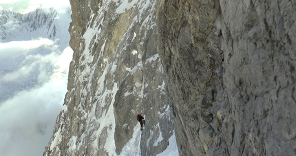 Gasherbrum I, Marek Holeček, Zdeněk Hák - Gasherbrum I SW Face: climbing the rock barrier at 7900 meters in 2017