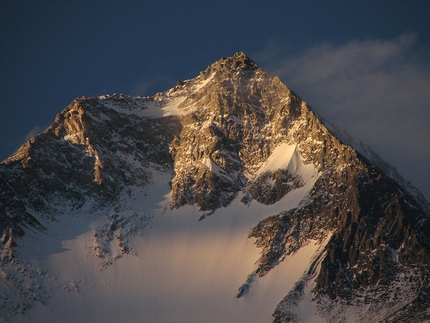 Gasherbrum I, Marek Holeček, Zdeněk Hák - The SW Face and headwall of Gasherbrum I