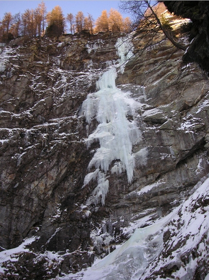 La Piovra, nuova cascata di ghiaccio sul Monte Derbianco, Svizzera