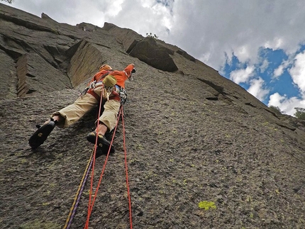 Arrampicata nel Vallone di Sea - Eugenio Pinotti apre secondo tiro di Minas Tirith