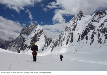 Praqpa Ri, Norit Peak, Karakorum, Andrés Bosch, Alejandro Mora, Armando Montero - Andrés Bosch e Alejandro Mora sul ghiacciaio Khalkhal, Karakorum