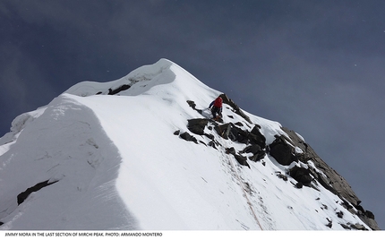 Praqpa Ri, Norit Peak, Karakorum, Andrés Bosch, Alejandro Mora, Armando Montero - Alejandro Mora sale gli ultimi metri della via Mirchi, Norit Peak, Karakorum