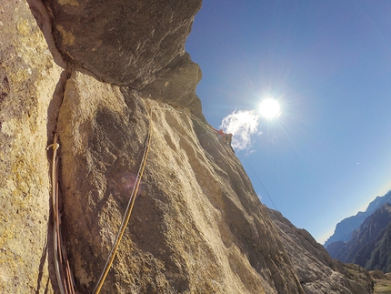 Federica Mingolla, Via della Cattedrale, Marmolada, Dolomiti, Nicolò Geremia - Federica Mingolla durante la ripetizione di Via della Cattedrale, Marmolada, insieme a Nicolò Geremia