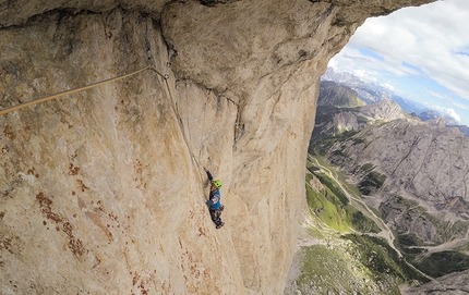 Federica Mingolla, Via della Cattedrale, Marmolada, Dolomiti, Nicolò Geremia - Nicolò Geremia below the big roof on Via della Cattedrale, Marmolada, climbed together with Federica Mingolla