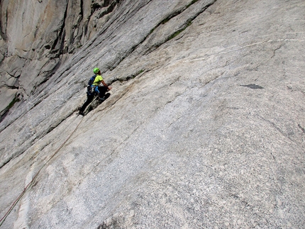 Val Torrone, Val Masino, Via Napoleone,  Manuele Panzeri, Giovanni Giarletta - Via Napoleone in Val Torrone (Val Masino): Manuele Panzeri climbing the slabs on pitch 1