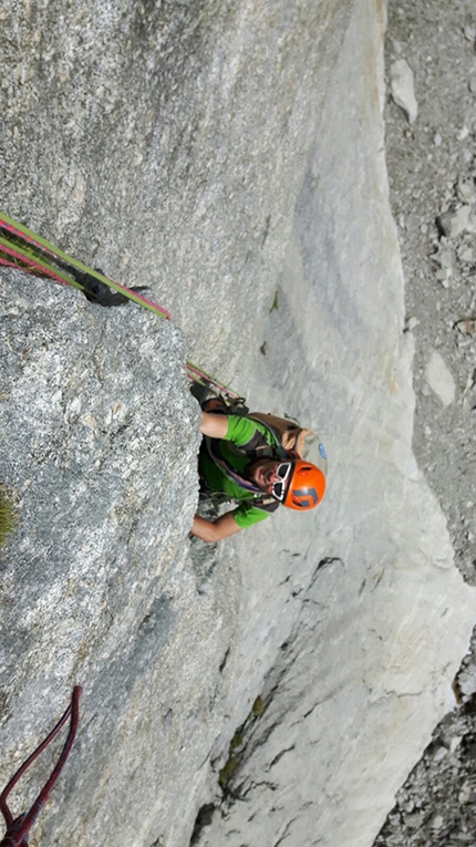 Val Torrone, Val Masino, Via Napoleone,  Manuele Panzeri, Giovanni Giarletta - Giovanni Giarletta on the crux of Via Napoleone in Val Torrone (Val Masino)