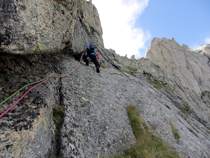 Val Torrone, Val Masino, Via Napoleone,  Manuele Panzeri, Giovanni Giarletta - Giovanni Giarletta climbing pitch 7 of Via Napoleone in Val Torrone (Val Masino)