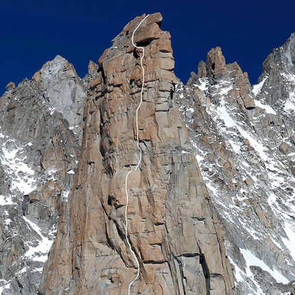 Grand Capucin, Monte Bianco, Nina Caprez, Arnaud Petit - La linea di L'or du temps, Grand Capucin, Monte Bianco (Nina Caprez, Arnaud Petit estate 2017)