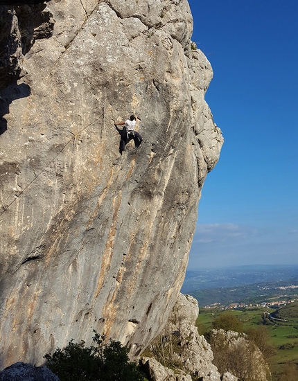 Pietro Radassao, Iron Moon, Frosolone - Pietro Radassao making the first ascent of Iron Moon 8c+/9a at Frosolone