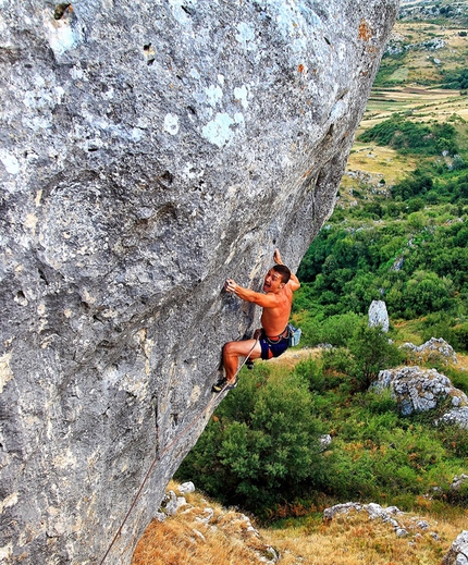 Pietro Radassao, Iron Moon, Frosolone - Pietro Radassao sulla via Iron Moon 8c+/9a a Frosolone