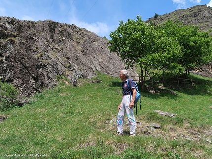 Elio Pasquinoli, Sasso de la Martolera, Mondadizza - Elio Pasquinoli sotto la falesia Sasso de la Martolera, Mondadizza