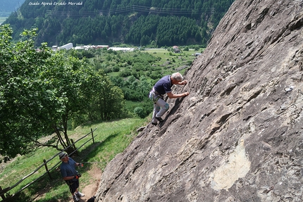 Elio Pasquinoli, Sasso de la Martolera, Mondadizza - Elio Pasquinoli arrampica nella 'sua' falesia Sasso de la Martolera, Mondadizza