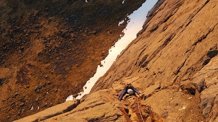 Loften, climbing, Norway, Guille Cuadrado, Gerber Cucurell, Pau Gómez, Jordi Esteve, Felix Queipo - Lofoten Islands: climbing the North Dihedral (450m 7/A1) up the N Face Markitinden