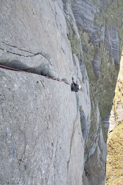 Loften, climbing, Norway, Guille Cuadrado, Gerber Cucurell, Pau Gómez, Jordi Esteve, Felix Queipo - Lofoten Islands: climbing Syv Veggen (480m 7+) Merraflestinden, June 2017