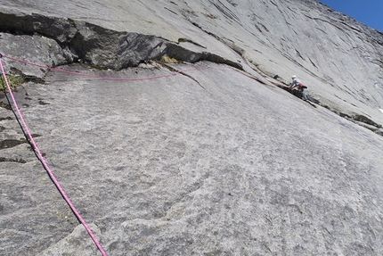 Loften, climbing, Norway, Guille Cuadrado, Gerber Cucurell, Pau Gómez, Jordi Esteve, Felix Queipo - Lofoten Islands: during the attempt at climbing a new route up Moltbaertinden