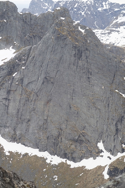 Loften, climbing, Norway, Guille Cuadrado, Gerber Cucurell, Pau Gómez, Jordi Esteve, Felix Queipo - Lofoten Islands: Markitinden North Face